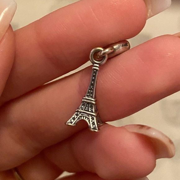 Pandora Eiffel Tower charm - Picture 1 of 3